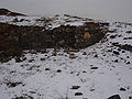 Überreste einer Mauer am Karmir Blur