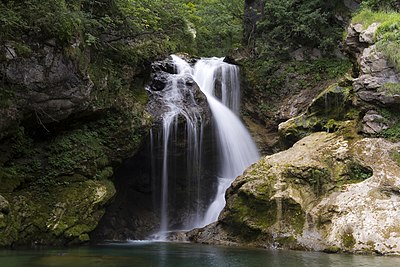 Slika:Waterfall, Vintgar Gorge. Slovenia. (9308209014).jpg