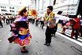 Colores estridentes de la vestimenta del huaylarsh, baile típico del carnaval huanca.