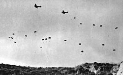 Német ejtőernyősök ledobása Kréta fölött