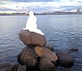 La Sirenita de Copenhague (la imagen no puede mostrarse por estar sujeta a derechos).
