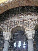 Mosaïques à motifs géométriques, galerie supérieure.