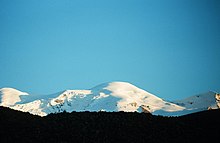 A gentle, ice-covered ridge with hump-like summits