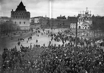 Kundgebung der Arbeiter- und Soldatenräte auf dem Verkündigungsplatz in Nischni Nowgorod, Oktober 1917