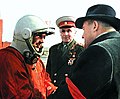 Yuri Gagarin antes del despegue, con Kirill Moskalenko y Sergei Korolyov