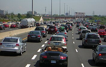 A Rodovia 401 é a rodovia mais movimentada da América do Norte e uma das rodovias mais movimentadas do mundo.