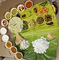 Hidangan vegetarian di Tamil Nadu secara tradisional disajikan pada daun pisang