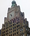 L'edificio Summit 1501 Broadway, noto in precedenza come Paramount Building; considerato uno dei prototipi della sede del Daily Planet.