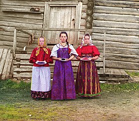 Nuoria venäläisiä talonpoikaisnaisia, 1909.