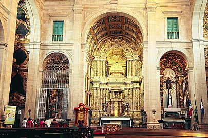 Retablo mayor de la catedral Basílica de San Salvador (Salvador de Bahía, Brasil), antigua iglesia de los jesuitas, de João Correia (1665-1670).[196]​