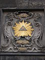 アーヘン大聖堂に施されたプロビデンスの目の装飾。下側にローマ数字で「MDCCLXVI」（1766）と書かれている。