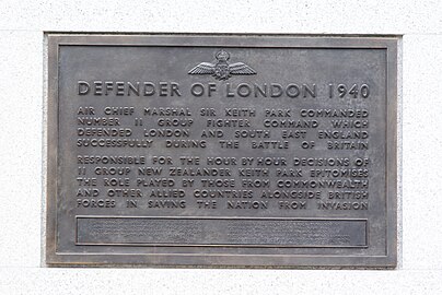 Plaque commémorative près de la statue de à Waterloo Place.