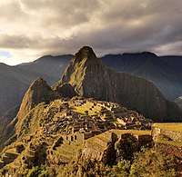 インカ帝国遺跡マチュ・ピチュの夕暮れ、ペルー・クスコ県 作者：Martin St-Amant (S23678)