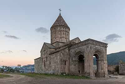 Die Sint Joris-kerk van die Tatef-klooster, Syunik-provinsie in Suidoos-Armenië, tydens sonsondergang.