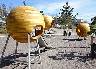 Lekklot i äventyrsparken, april 2021.
