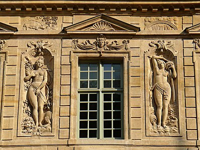 Dettaglio della decorazione dell'Hôtel de Sully