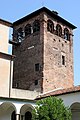 Една от двете странични кули на началните порти, от които са тръгвали колесниците на Римската арена в Милано, сега част от двора на Градския археологически музей на Милано