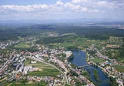 Panoramic view of the town center on the Mrežnica river.