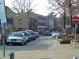 Шопинг-улицата Wedeler Landstraße во Рисен