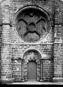 Portail ouest et rose de l'église Saint-Martin[37].