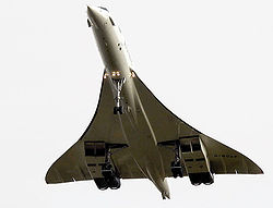 'n Concorde tydens landing.