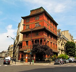オスマン大通り北側とモンソー公園南側との間, クールセル通り (Rue de Courcelles) 48番地, ジェラール＝ウーリー広場のシノワズリースタイルの"紅のパゴッド"ことアートギャラリー「パゴダ・パリ (Pagoda Paris)」 (Pagode rouge, place Gérard-Oury - Paris VIII)