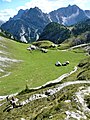 Hochalpenhütte Pragser Dolomiten von Lapedurscharte.jpg2 112 × 2 816; 1,86 MB