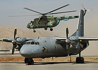 Um helicóptero Mi-17 e um avião An-26 afegãos.