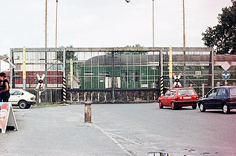 Vormals im Todesstreifen gelegener Bahnübergang „Elefantentor“ in Berlin-Staaken, 1991