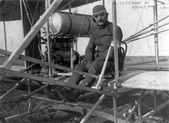 Eugène Lefebvre (1898), pionero de la aviación y piloto de pruebas, en el primer piloto en el mundo mueren a volar un avión con motores