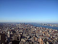 Bentang tanah Manhattan dilihat dari sisi selatan, dilihat dari puncak Empire State Building, Agustus 2006