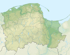 Mapa konturowa województwa pomorskiego, na dole po lewej znajduje się owalna plamka nieco zaostrzona i wystająca na lewo w swoim dolnym rogu z opisem „Jezioro Charzykowskie”