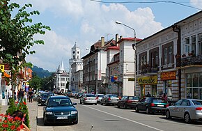 Strada Mihai Eminescu în centrul municipiului Vatra Dornei