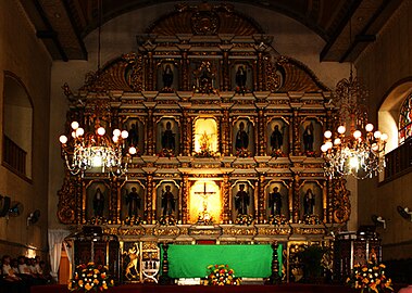 Retablo mayor de la basílica del Santo Niño de Cebú.