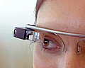 Interfața utilizatorului vocală a unui calculator purtabil (aici: Google Glass)