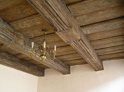 Wooden beam ceiling