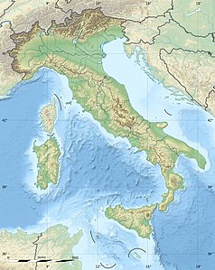 Mapa konturowa Włoch, blisko górnej krawiędzi znajduje się punkt z opisem „Val di Fassa”