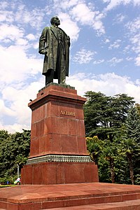 Памятник В. И. Ленину