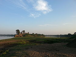 धुले जिले में ताप्ती नदी का दृश्य।