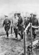 Joffre com os generais britânicos French e Haig na Frente Ocidental em 1915