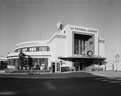O Terminal Aéreo-Marítimo no Aeroporto de La Guardia (1937) foi o terminal de Nova York para os voos de hidroaviões de casco da Pan Am Clipper para a Europa