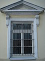 Trikampis sandrikas virš Lopacinskių rūmų lango Vilniuje, Skapo g.