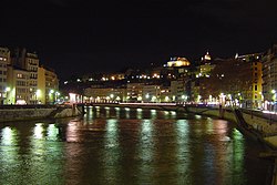 Saônejoki Lyonissa yöaikaan.