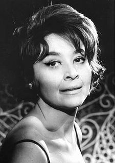 Karolina Slunéčková v divadelní hře Kočka na rozpálené plechové střeše (1966)