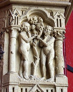 La tentation d'Adam et Ève, bas du trumeau du portail de la Mère-Dieu.