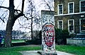 Fragmento do Muro de Berlim nos jardins do museu