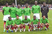 Seleção Togolesa de Futebol. Atletas em pé: Adebayor, Erassa, Abalo, Aziawonou, Nibombé e Tchagnirou. Agachados: Olufade, Romao, Agboh, Kader e Dossevi.
