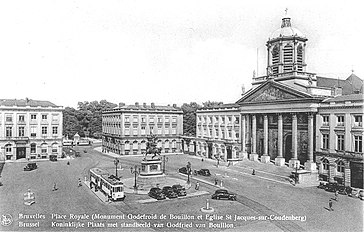 Place royale et cathédrale Saint-Jacques en 1930.