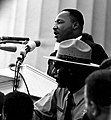 Si Martin Luther King ay isang Aprikanong Amerikano pinuno na nagsusulong ng karapatang sibil sa Estados Unidos.  United States