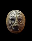 Kifwebe mask; wood; Royal Museum for Central Africa (Tervuren, Belgium)